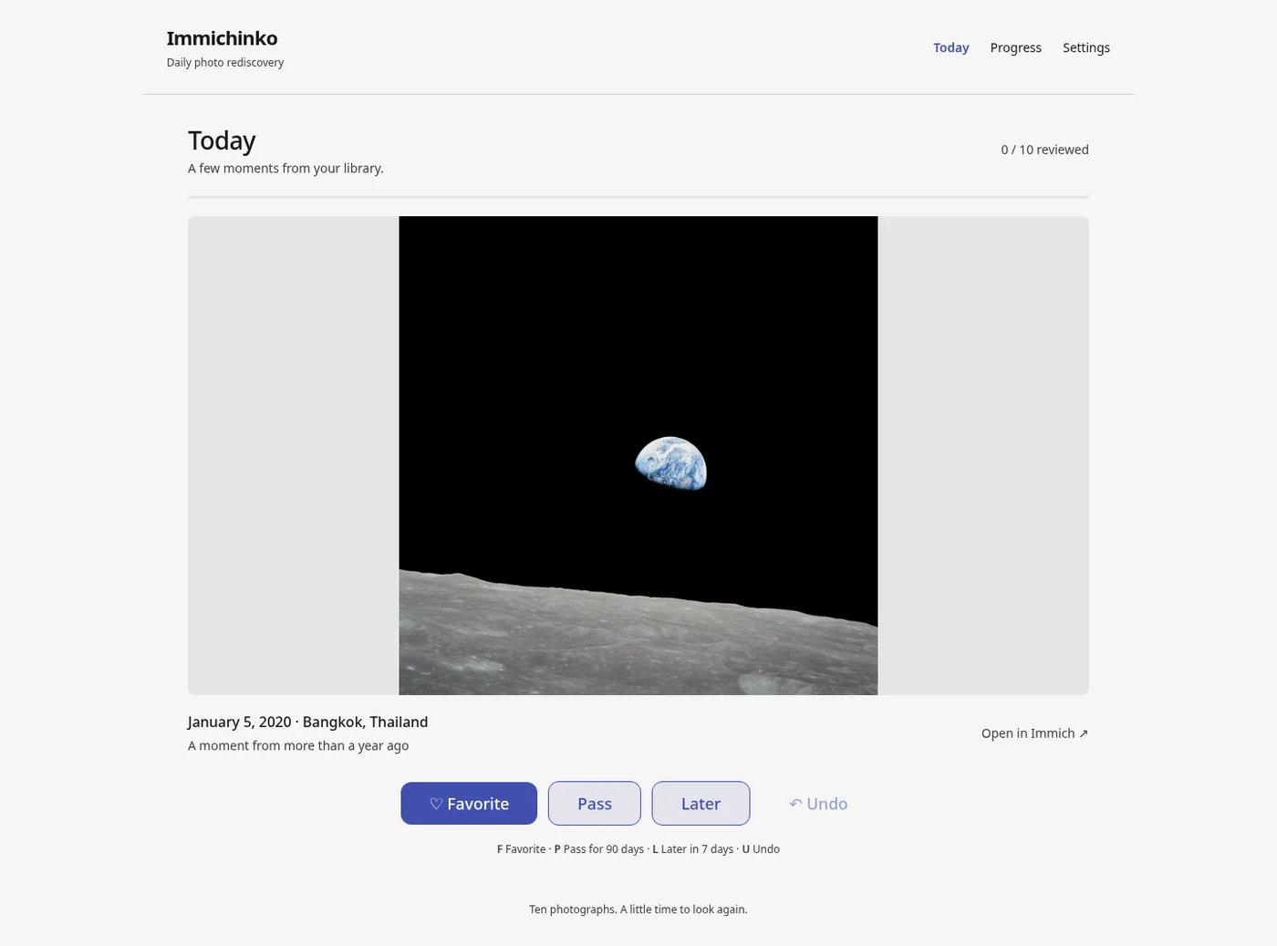 Immichinko daily photo review with Favorite, Pass, and Later controls
